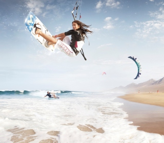 Kitesurf Girl - Obrázkek zdarma pro Samsung B159 Hero Plus