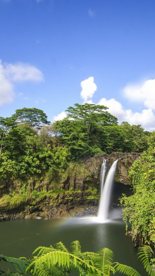 Das Waimoku Hawaii Waterfall Wallpaper 640x1136