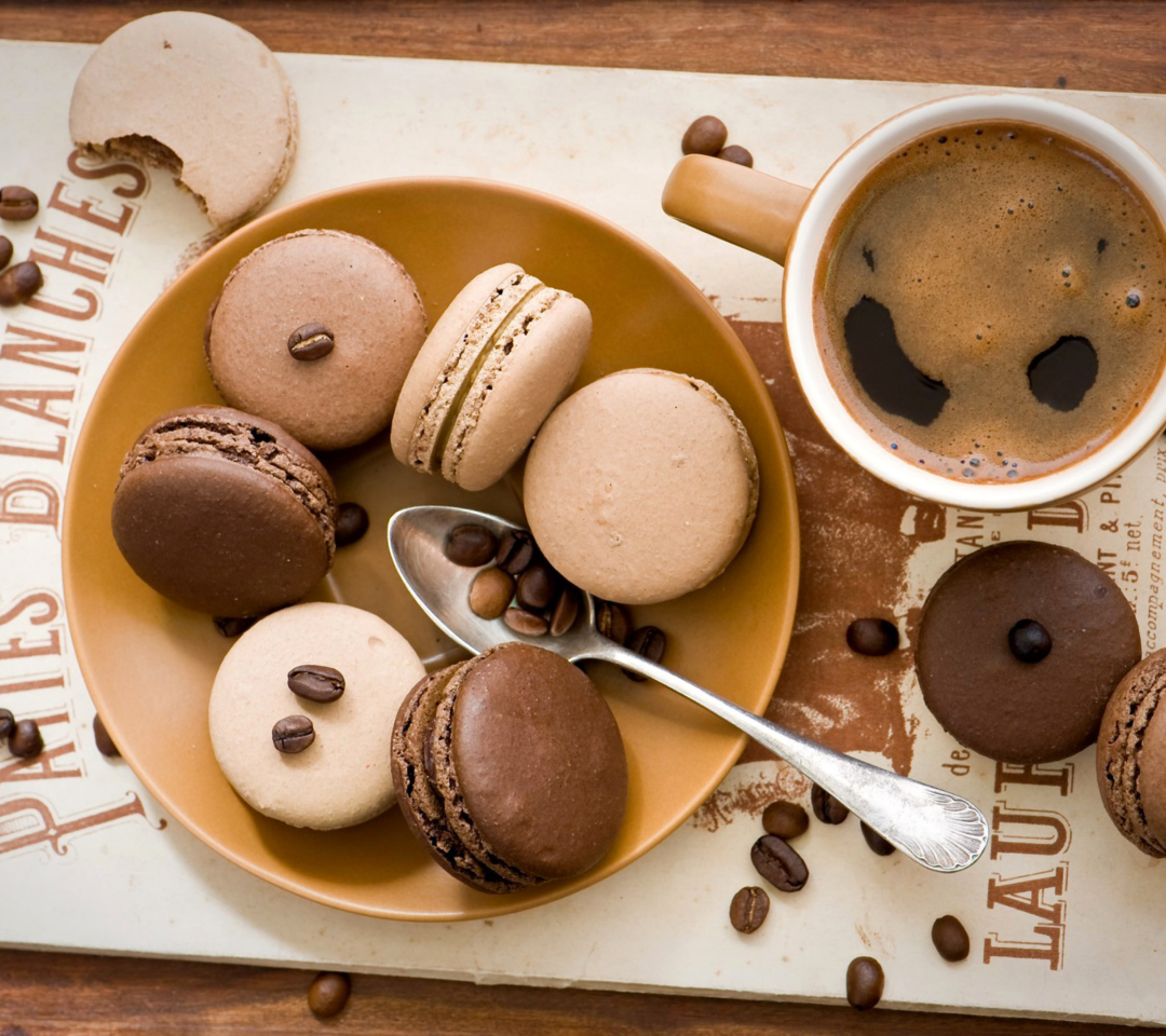 Обои Chocolate And Coffee Macarons 1080x960