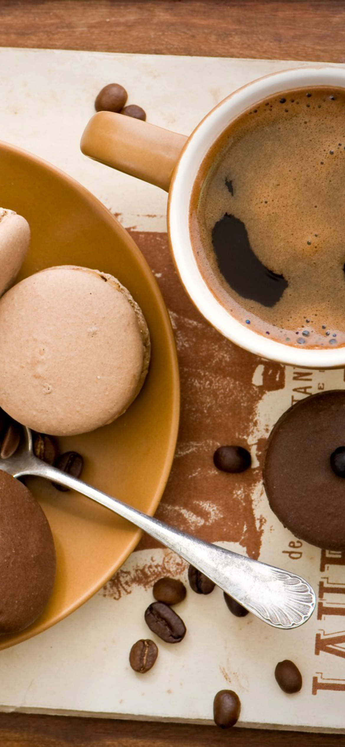 Sfondi Chocolate And Coffee Macarons 1170x2532