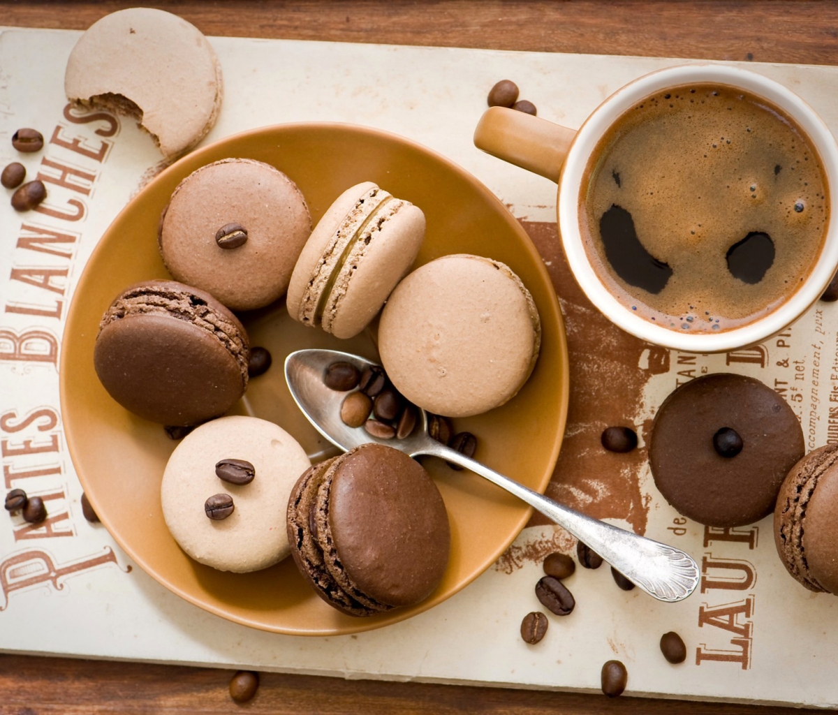 Обои Chocolate And Coffee Macarons 1200x1024