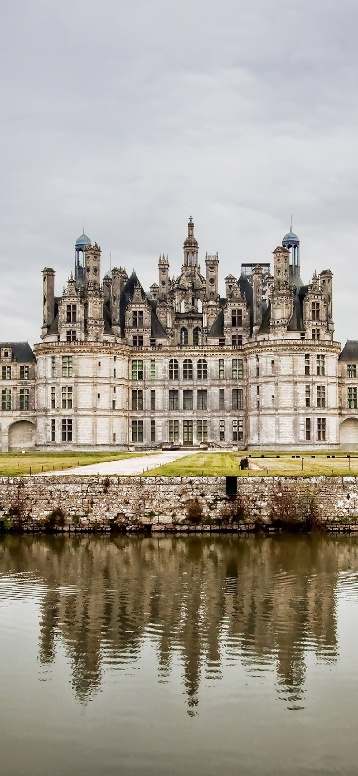 Fondo de pantalla Chateau de Chambord French Renaissance Castle 1170x2532