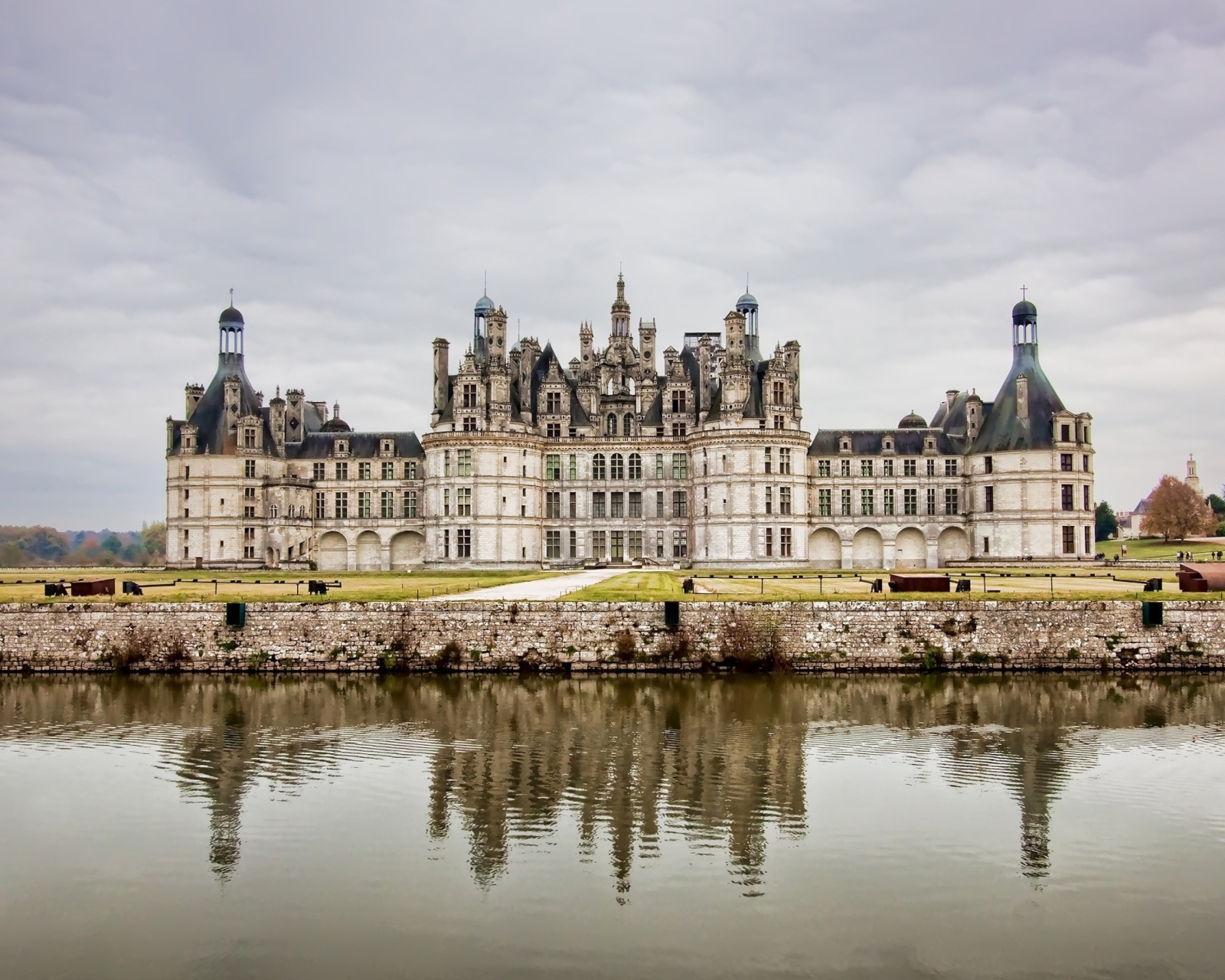 Chateau de Chambord French Renaissance Castle wallpaper 1600x1280