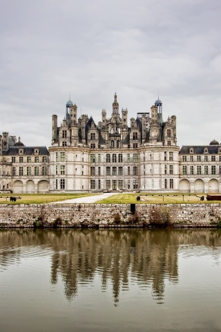 Обои Chateau de Chambord French Renaissance Castle 320x480