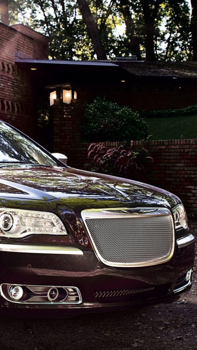 Chrysler 300 2012 screenshot #1 640x1136