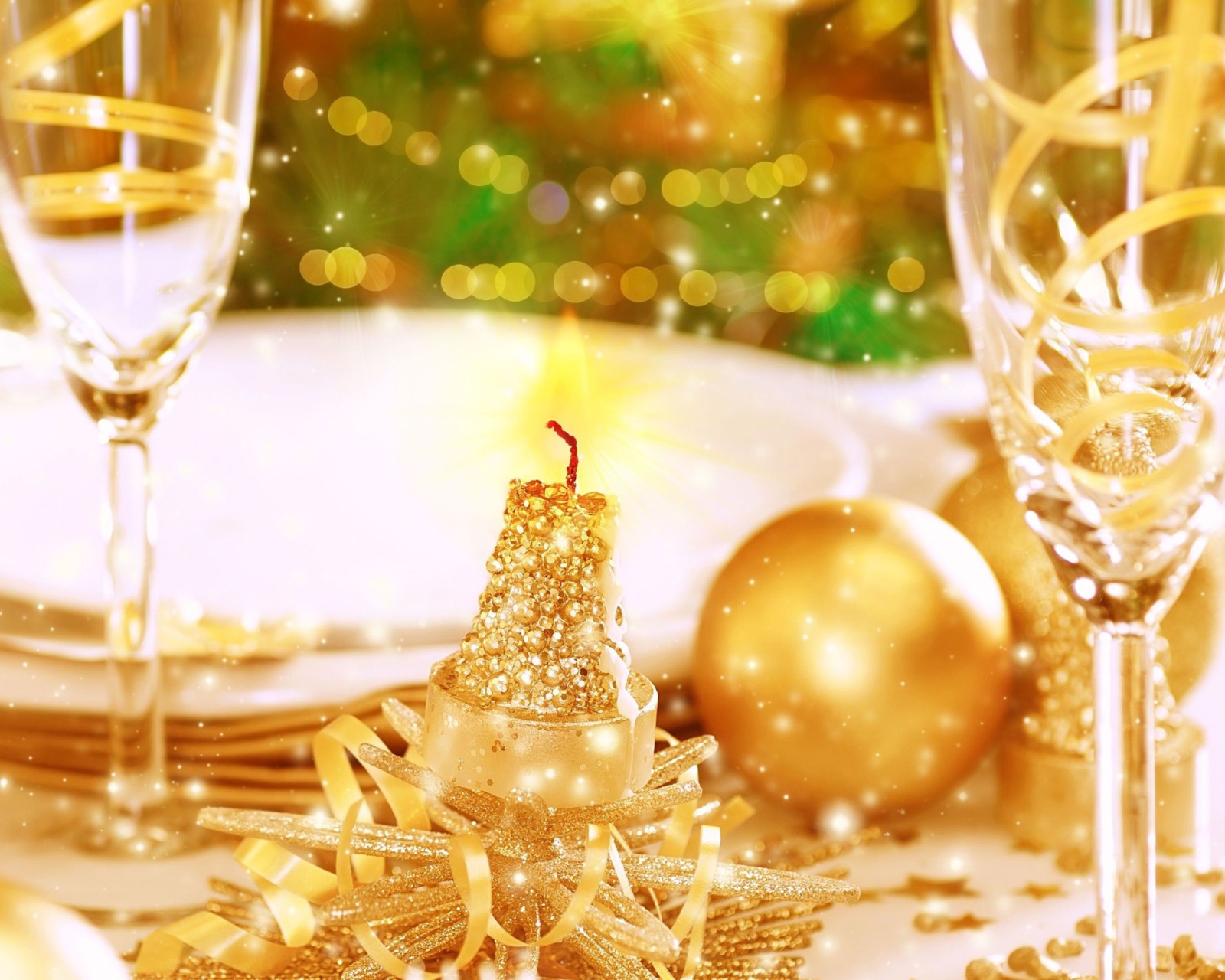 Gold Christmas Decorations wallpaper 1600x1280