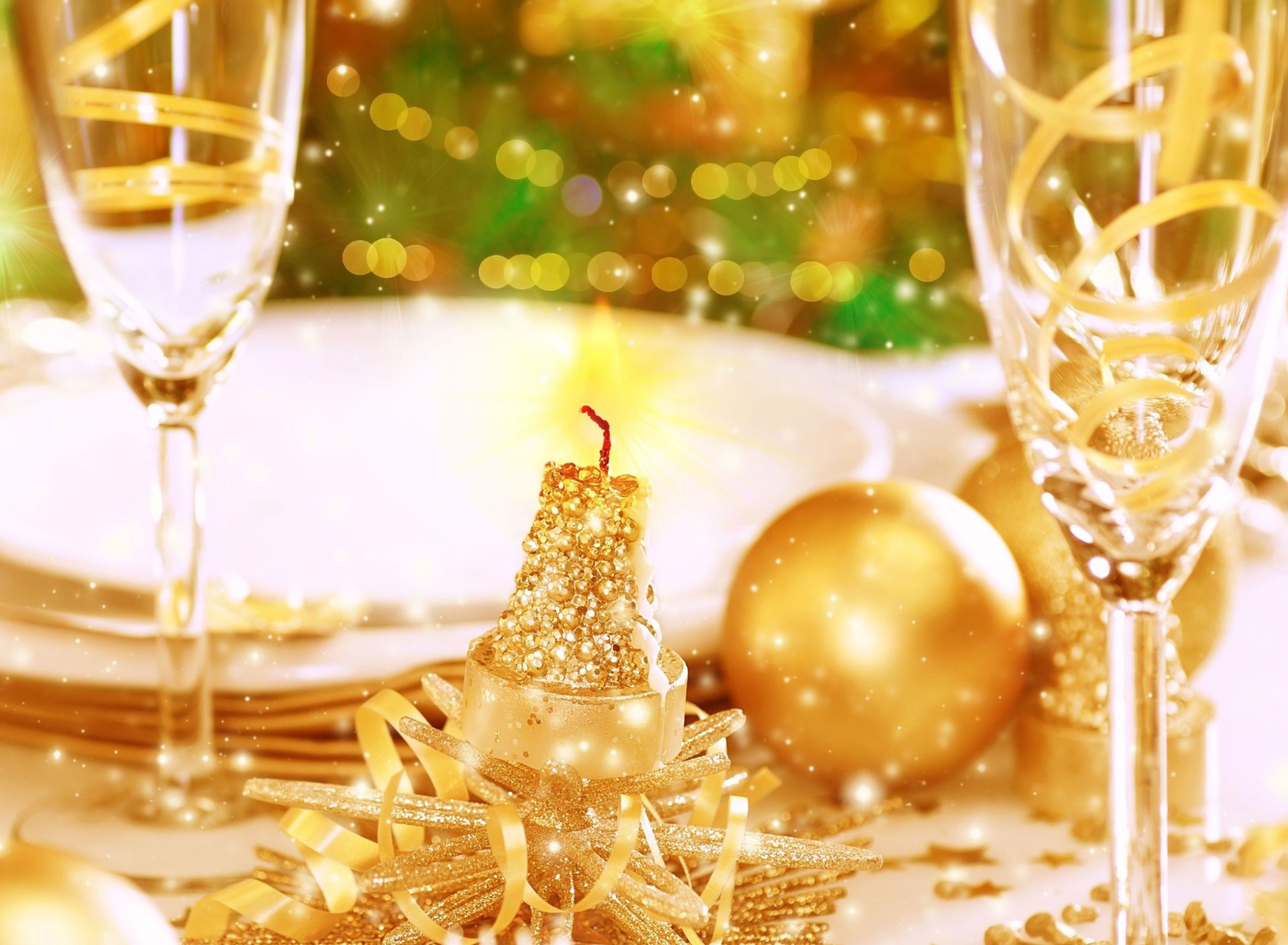 Gold Christmas Decorations wallpaper 1920x1408