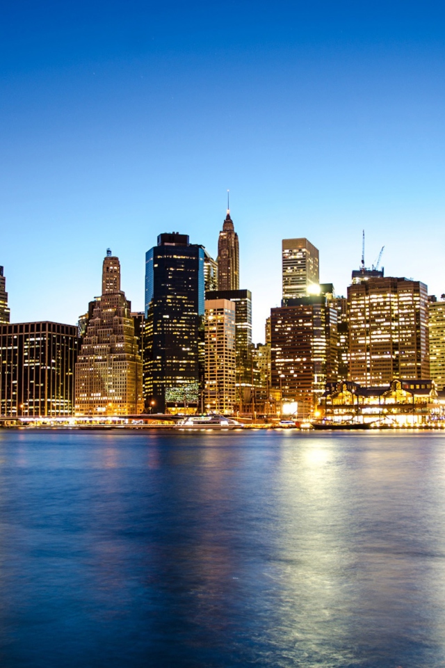 Das Manhattan Skyline Wallpaper 640x960