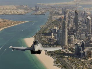 Das Eurofighter Typhoon Above Dubai Wallpaper 320x240