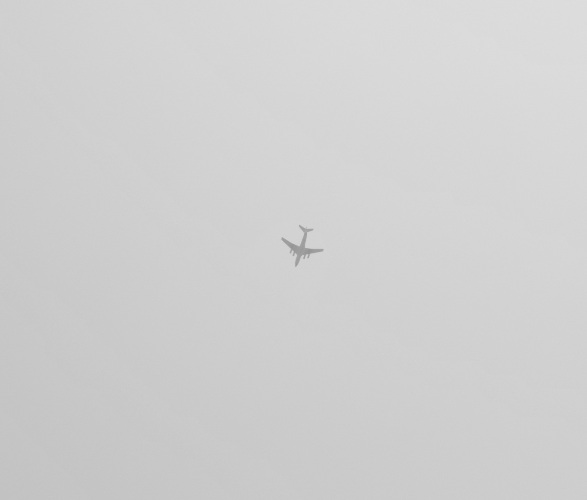 Das Airplane High In The Sky Wallpaper 1200x1024