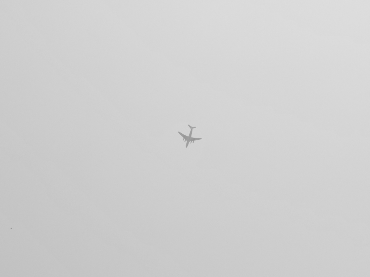 Das Airplane High In The Sky Wallpaper 1280x960
