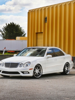 Screenshot №1 pro téma Mercedes Benz E350 240x320