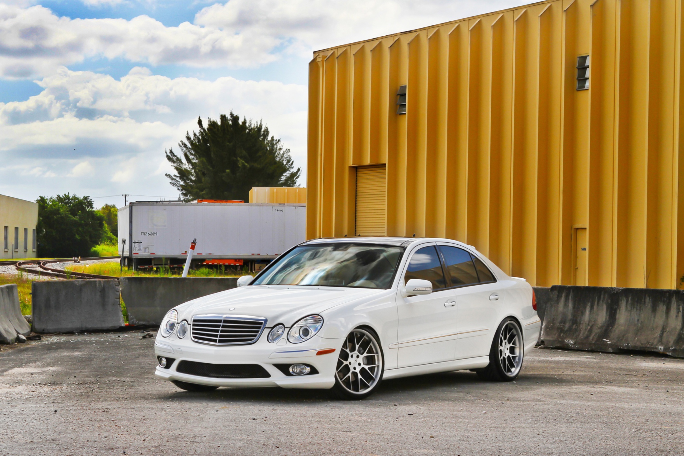 Mercedes Benz E350 wallpaper 2880x1920