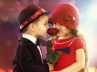 Cute Couple wallpaper 320x240