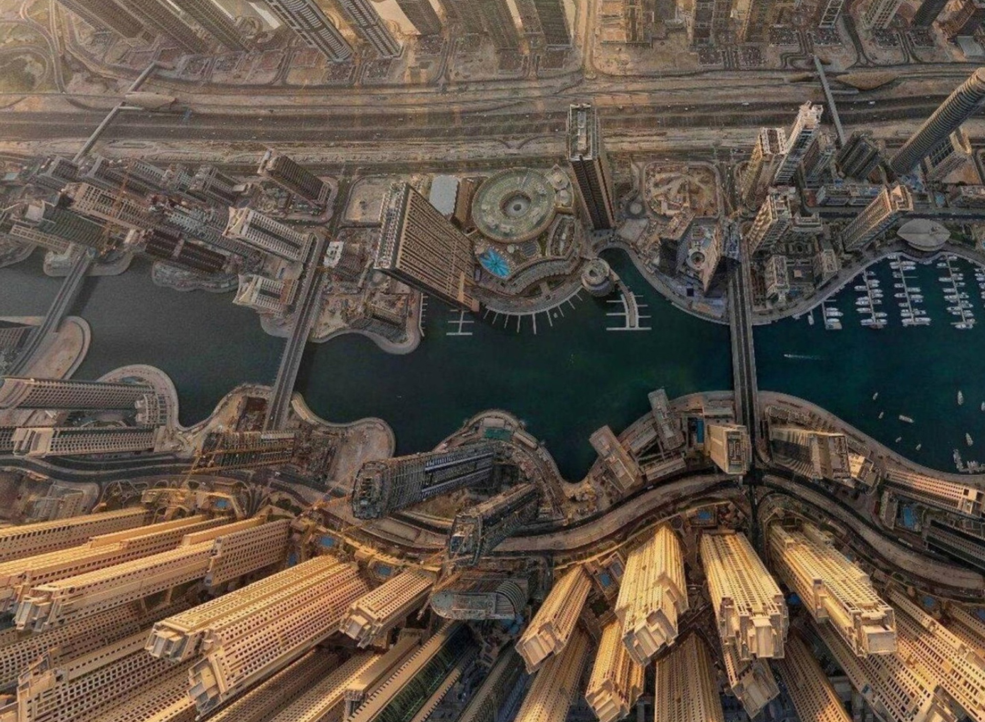 Dubai screenshot #1 1920x1408