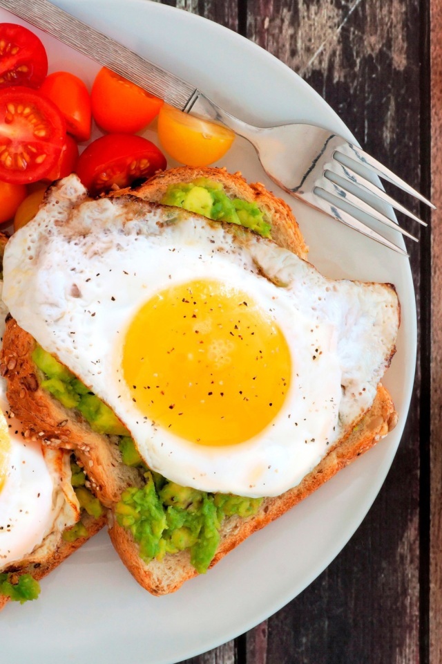 Das Breakfast avocado and fried egg Wallpaper 640x960