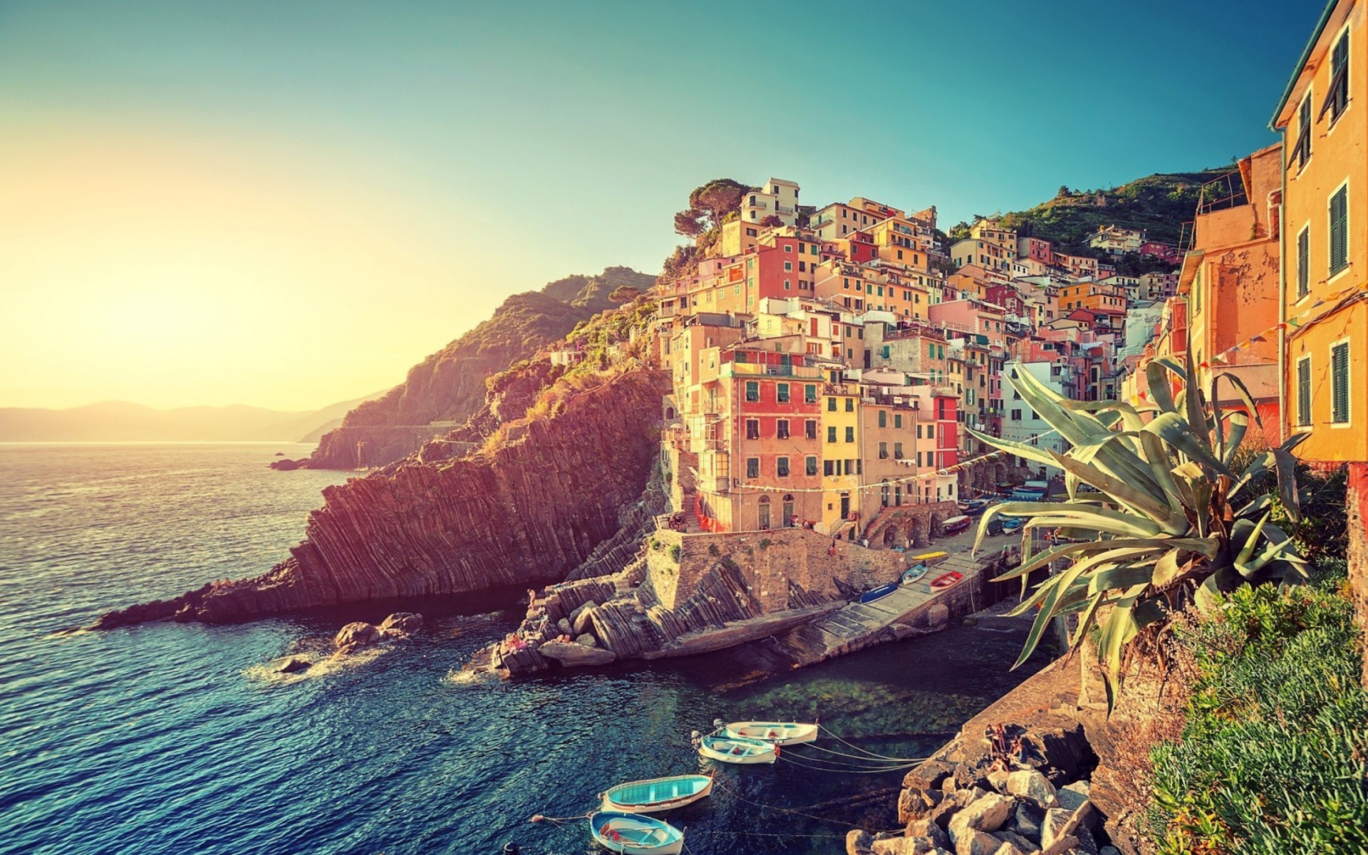 Riomaggiore Vacations wallpaper 1920x1200