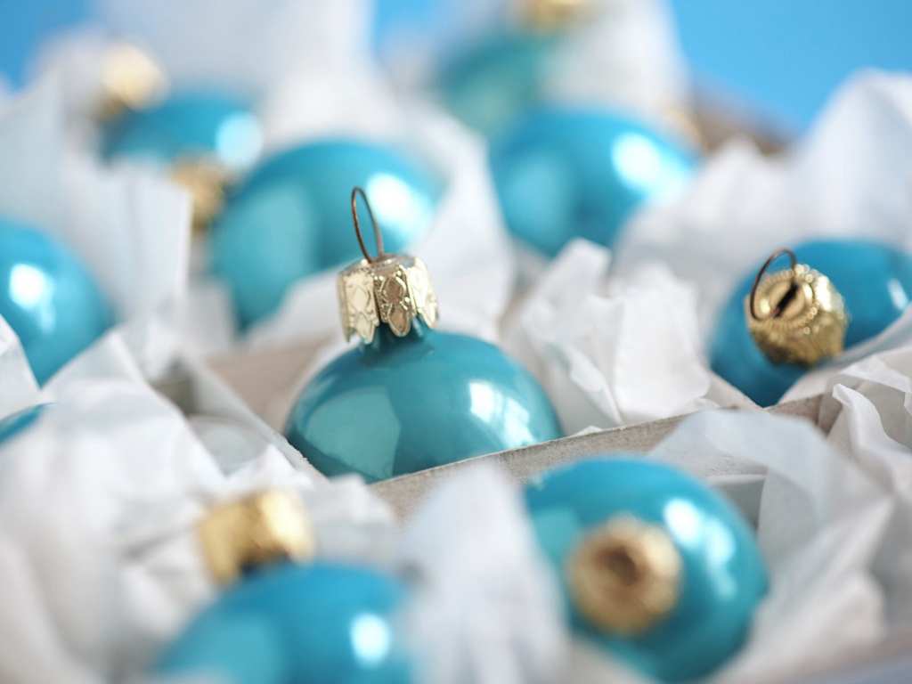 Das Turquoise Christmas Tree Balls Wallpaper 1024x768