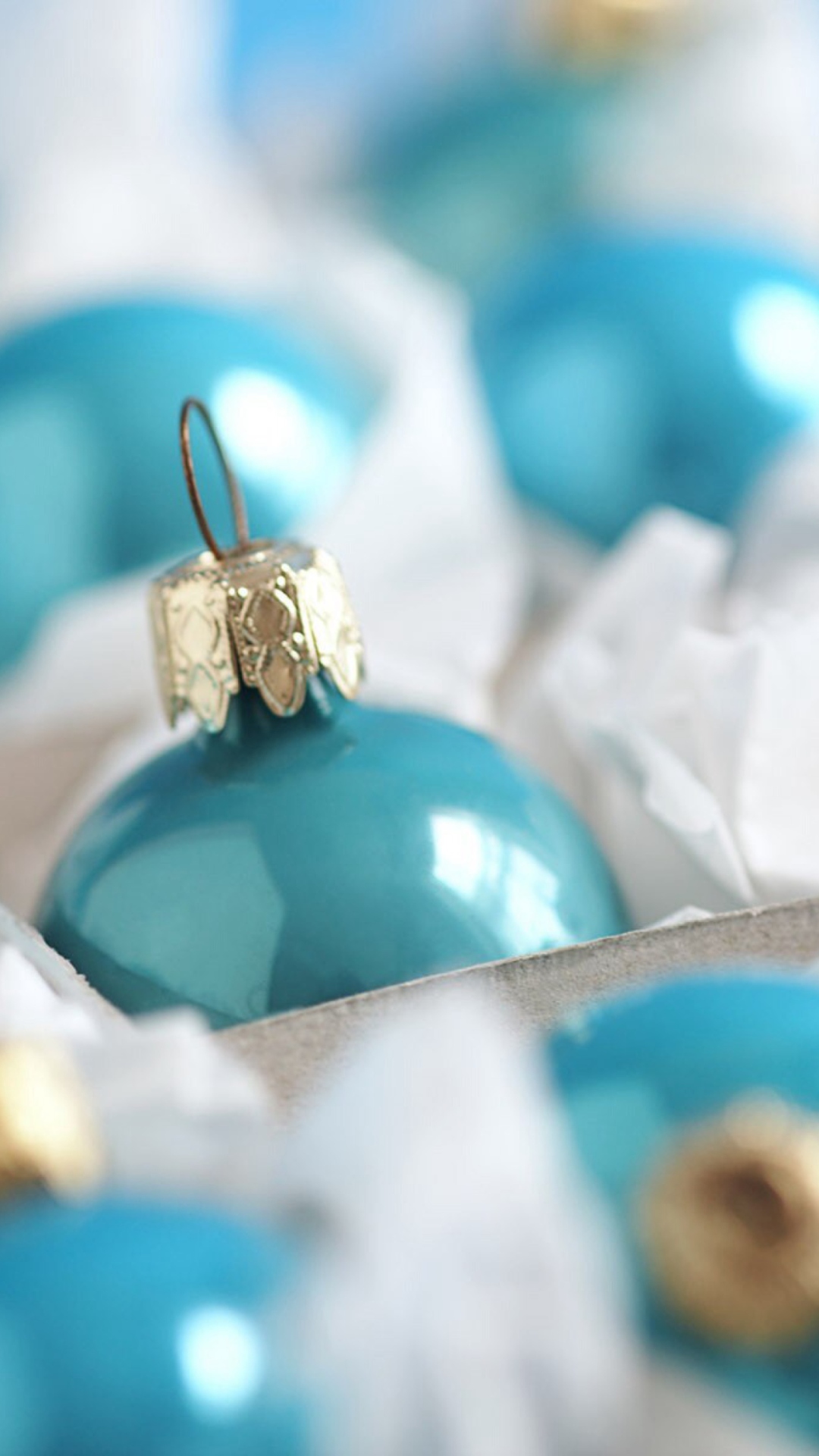 Das Turquoise Christmas Tree Balls Wallpaper 1080x1920