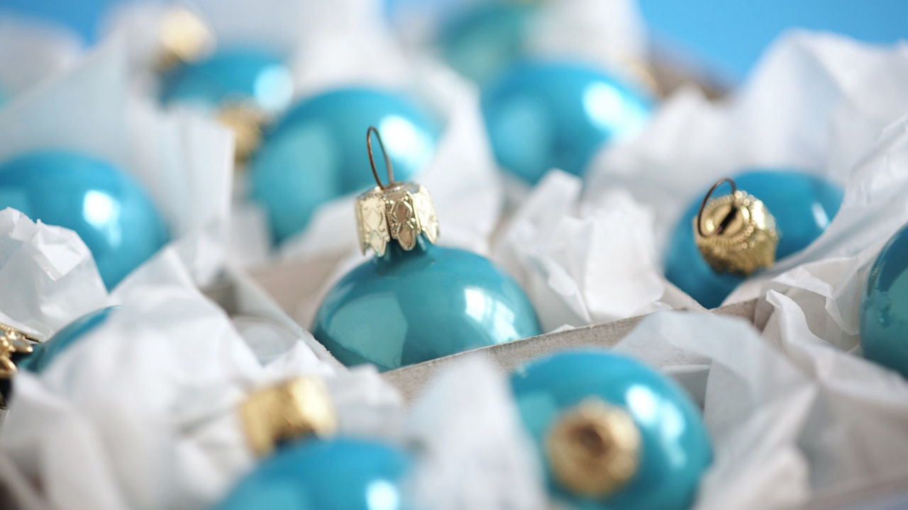 Turquoise Christmas Tree Balls wallpaper 1280x720
