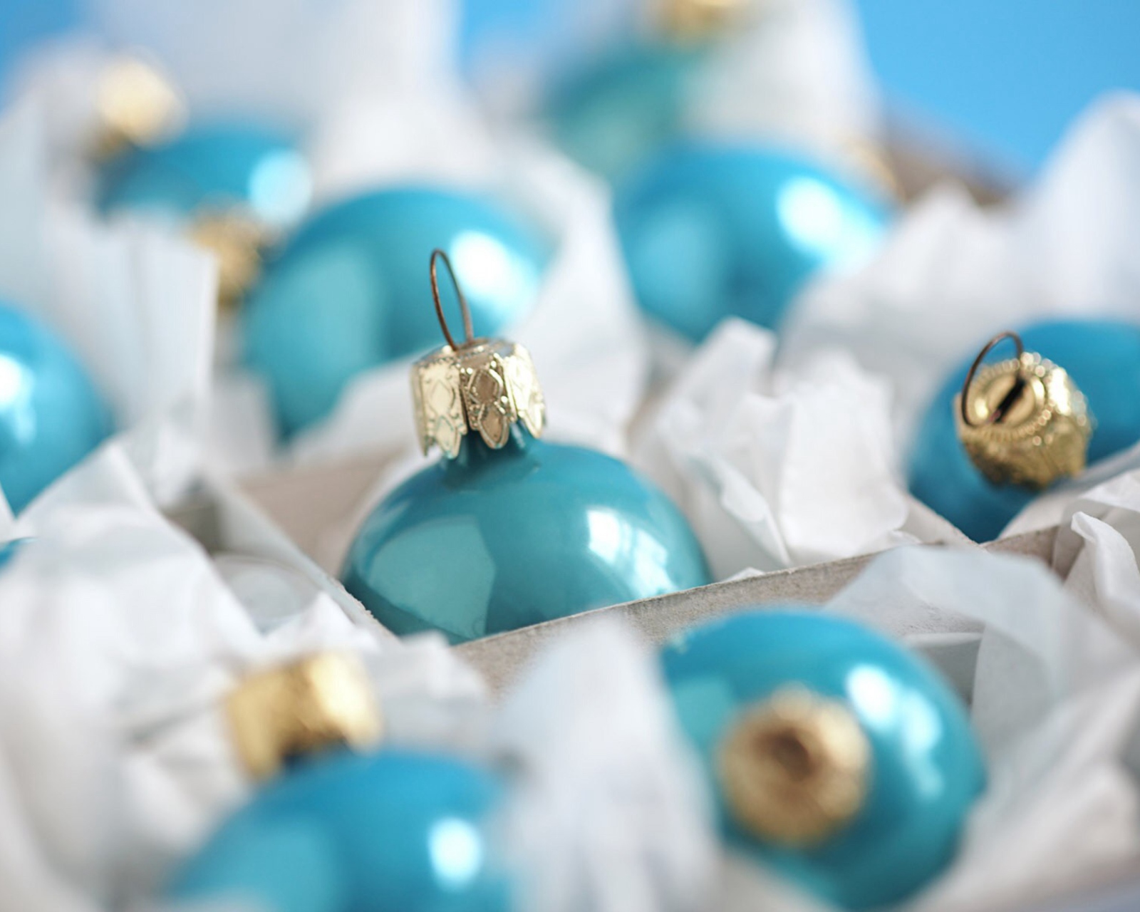 Das Turquoise Christmas Tree Balls Wallpaper 1600x1280