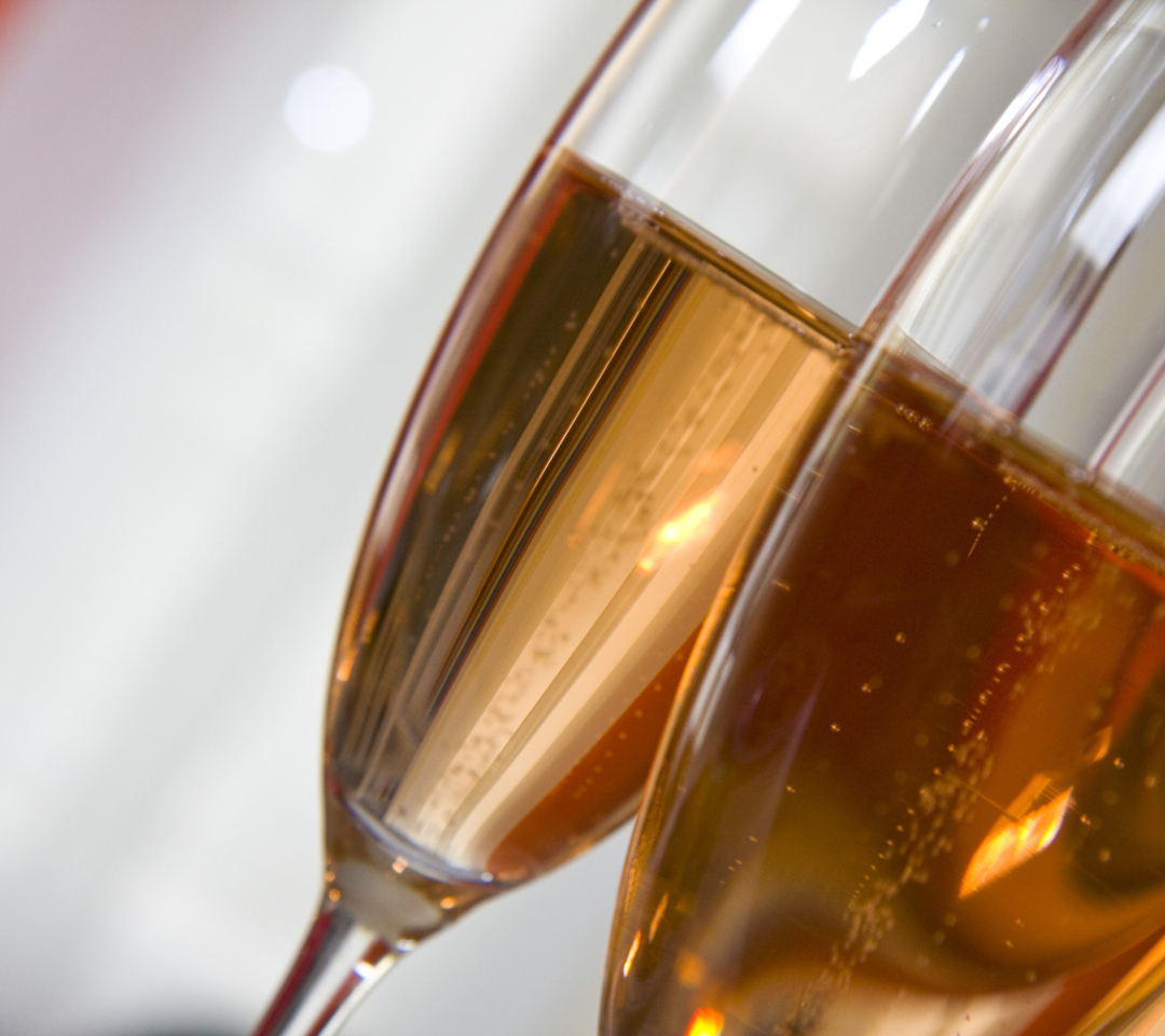 Fondo de pantalla Rose champagne in glass 1080x960