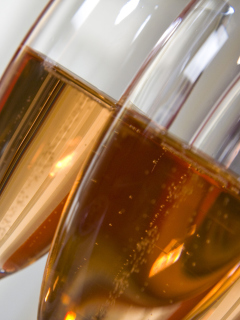 Rose champagne in glass screenshot #1 240x320