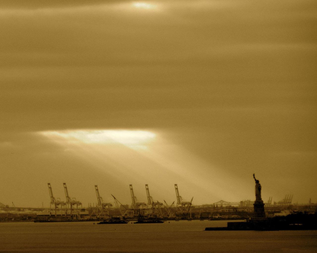 Das Statue Of Liberty In Sunshine Wallpaper 1280x1024