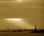 Statue Of Liberty In Sunshine wallpaper 176x144