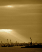 Обои Statue Of Liberty In Sunshine 176x220