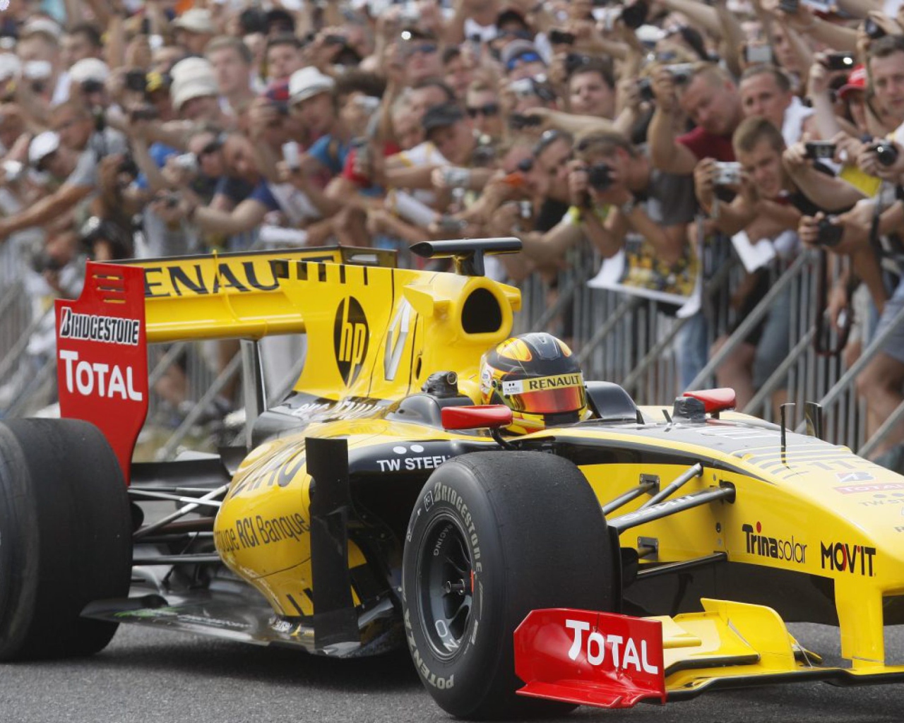 Обои N-Gine Renault F1 Team Show, Robert Kubica 1280x1024