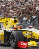 Обои N-Gine Renault F1 Team Show, Robert Kubica 128x160