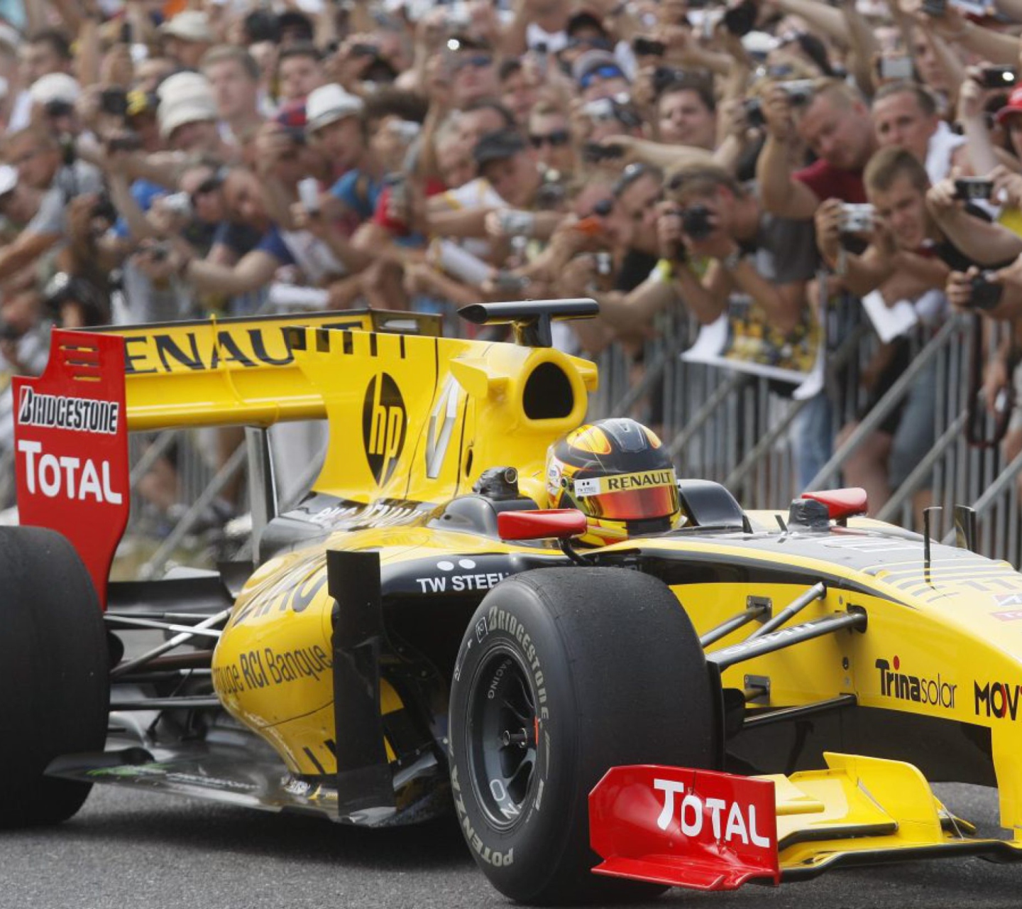 Обои N-Gine Renault F1 Team Show, Robert Kubica 1440x1280