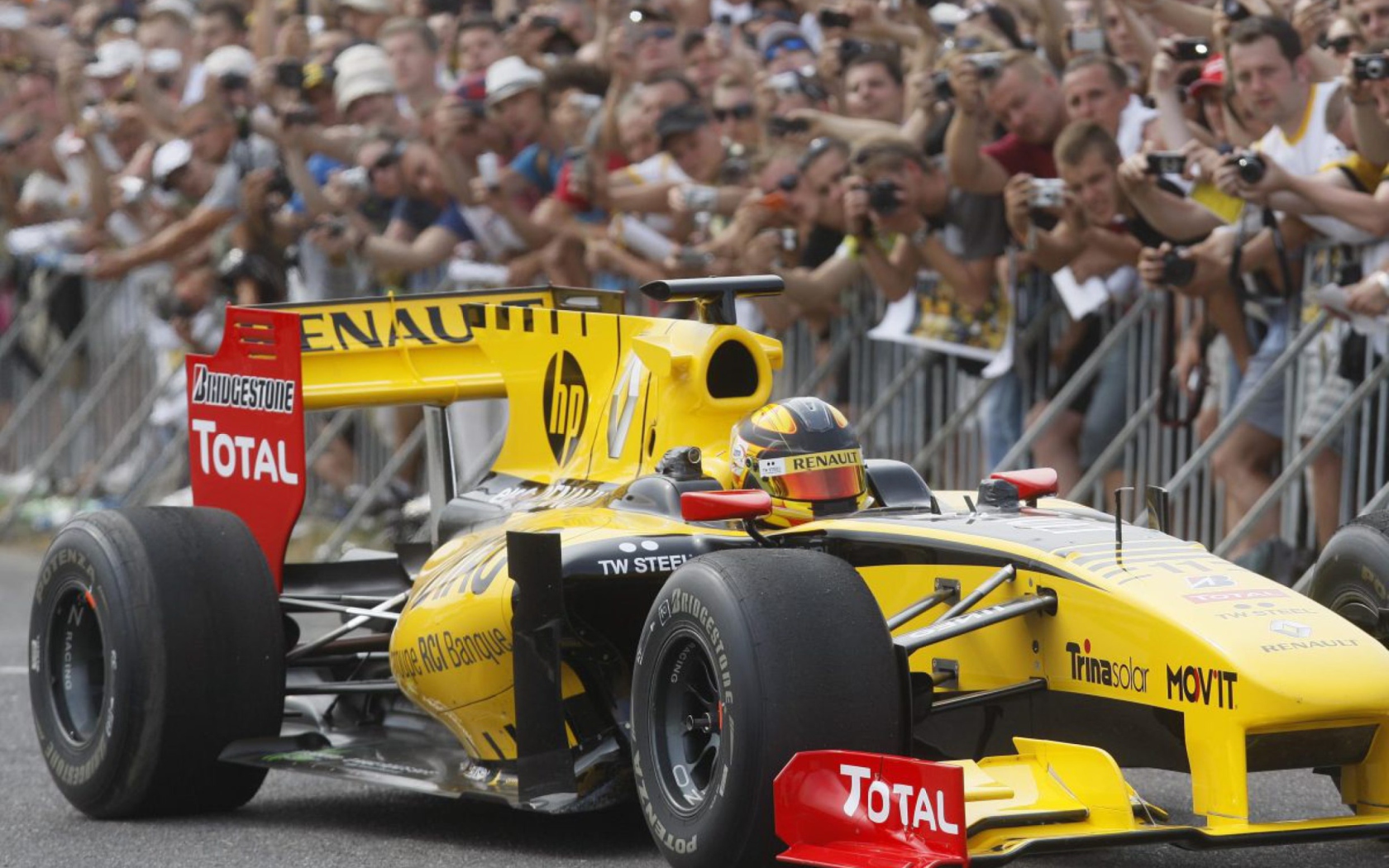 Fondo de pantalla N-Gine Renault F1 Team Show, Robert Kubica 1680x1050