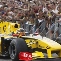 Fondo de pantalla N-Gine Renault F1 Team Show, Robert Kubica 208x208