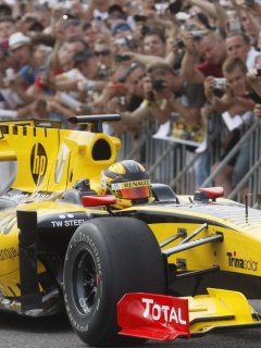 Das N-Gine Renault F1 Team Show, Robert Kubica Wallpaper 240x320