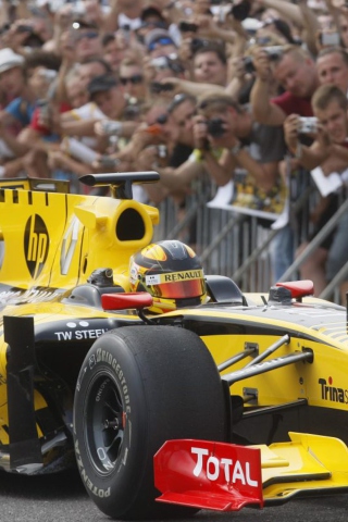 Fondo de pantalla N-Gine Renault F1 Team Show, Robert Kubica 320x480
