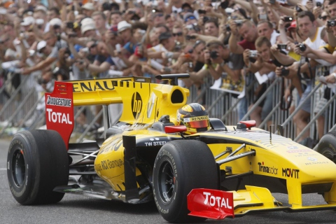 Обои N-Gine Renault F1 Team Show, Robert Kubica 480x320
