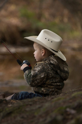 Fisherman Kid wallpaper 320x480