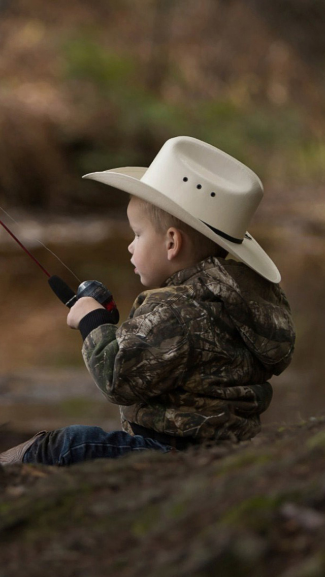 Fondo de pantalla Fisherman Kid 640x1136