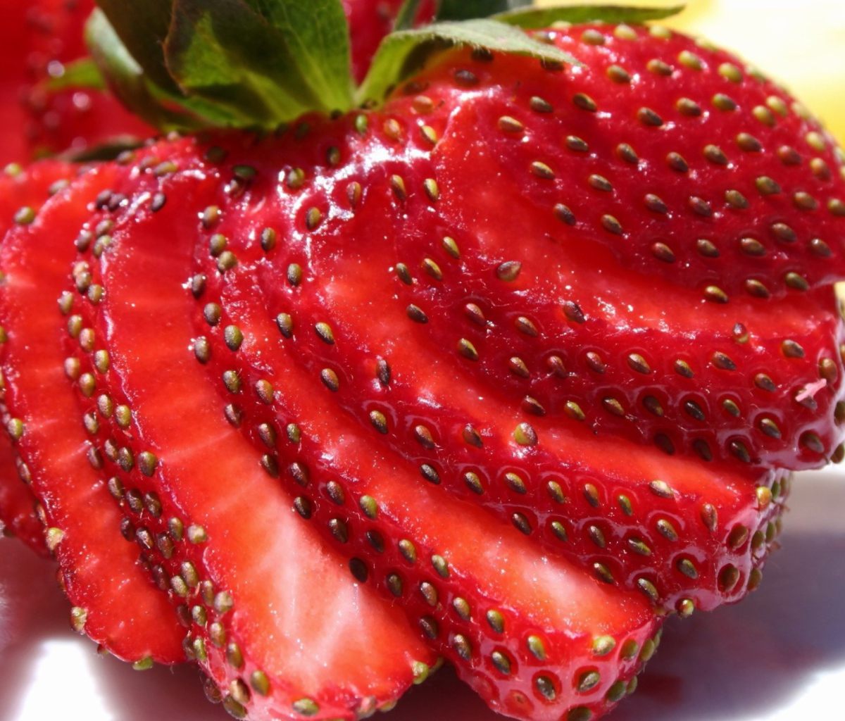 Screenshot №1 pro téma Sliced Strawberries 1200x1024