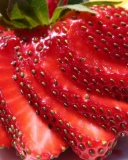 Sliced Strawberries screenshot #1 128x160