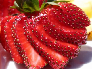 Sliced Strawberries screenshot #1 320x240