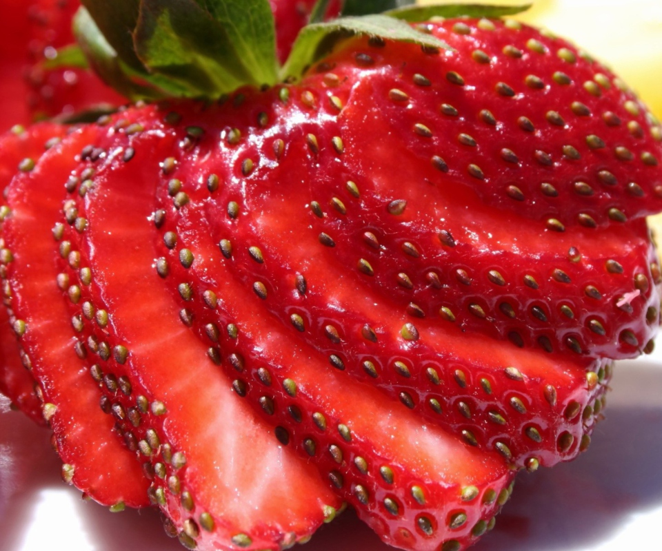 Sliced Strawberries screenshot #1 960x800