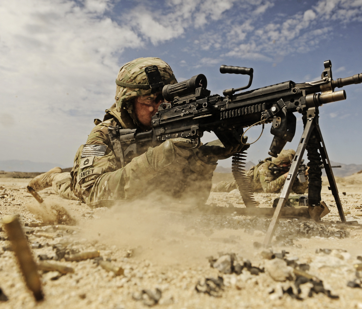 Обои Soldier with M60 machine gun 1200x1024