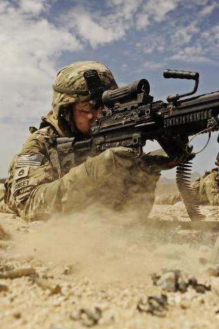 Soldier with M60 machine gun wallpaper 320x480
