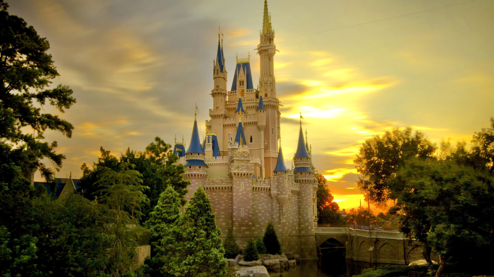 Screenshot №1 pro téma Disneyland Castle 1600x900