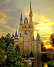 Screenshot №1 pro téma Disneyland Castle 176x220