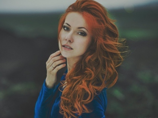 Das Beautiful Redhead Girl Wallpaper 320x240