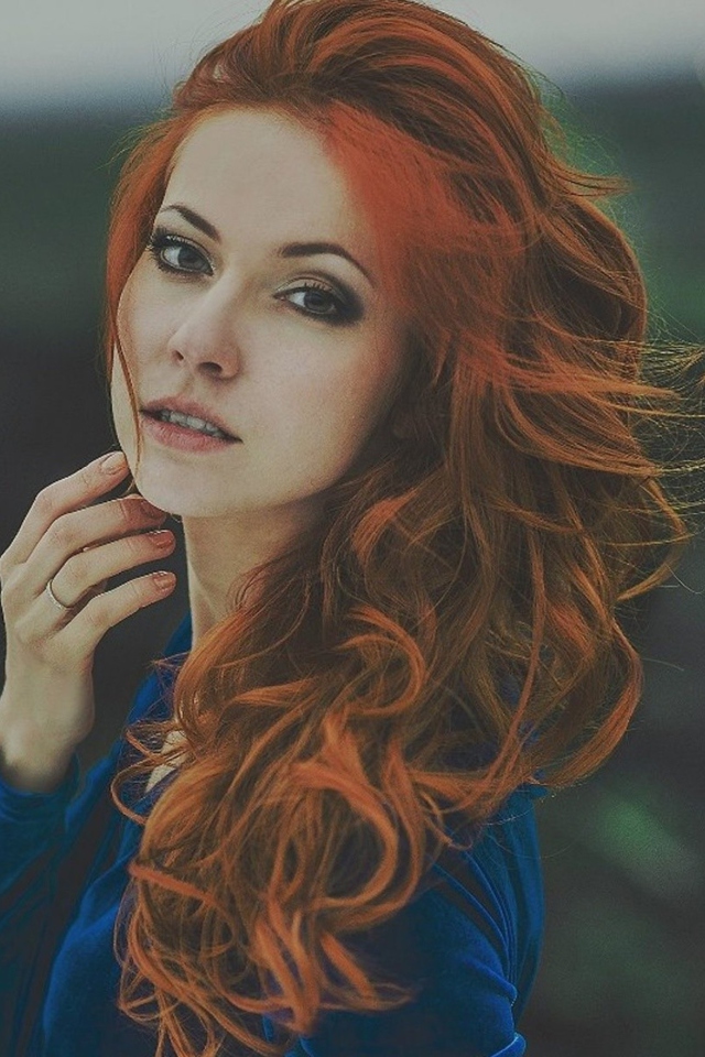 Das Beautiful Redhead Girl Wallpaper 640x960